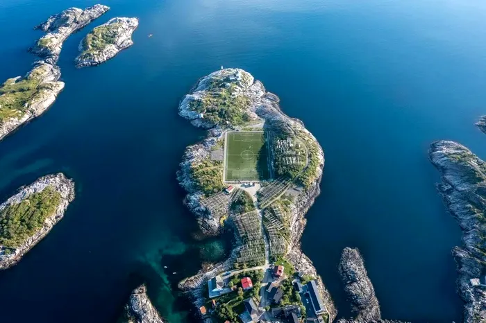 Stadionul Henningsvær din Norvegia