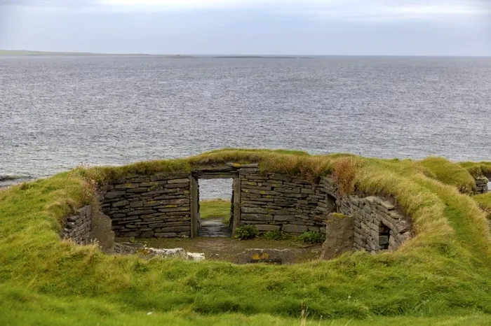 Locuinţa din perioada neolitică din Papa Westray (Foto: Profimedia)