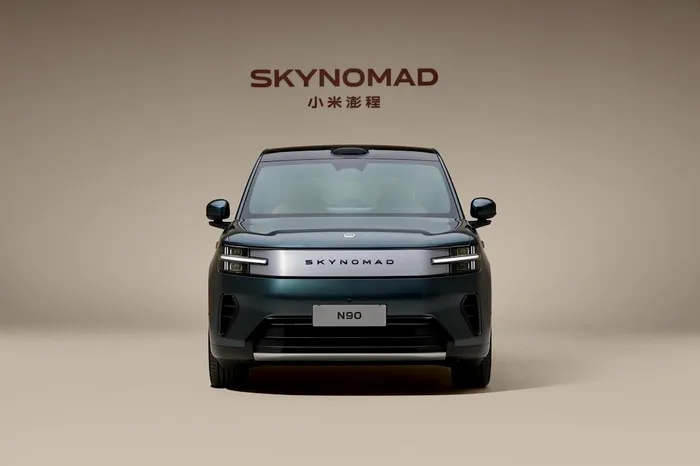 SkyNomad N90 are 7 locuri