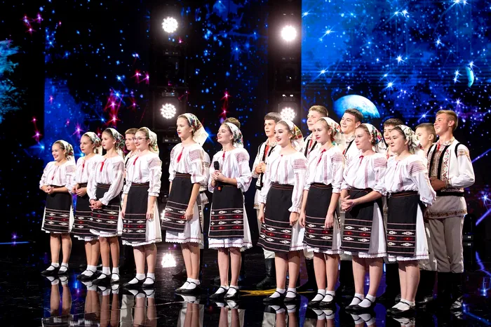 Bobonete și Andra au făcut mișto de salariul Andreei Esca. Suma cu multe zerouri pe care ar încasa-o știrista Pro TV: “Și bonuri de masă”