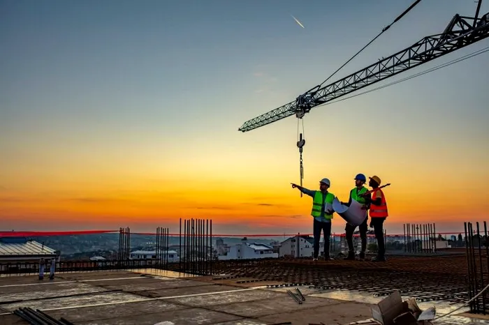 Salariile în construcții sunt destul de generoase din cauza lipsei de forță de muncă și specialiști.