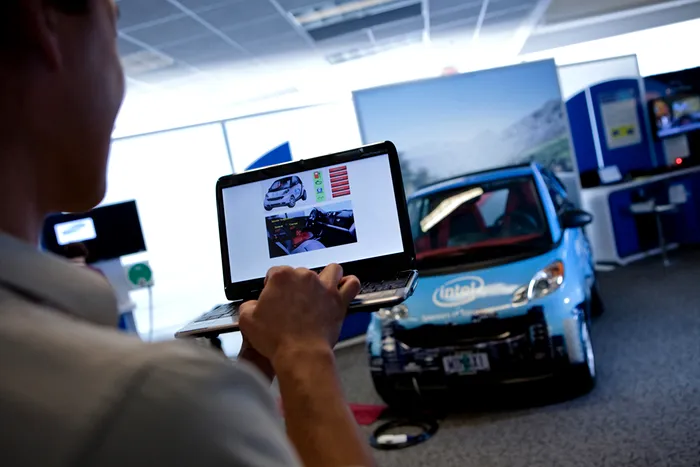 Intel, Intel Labs, Intel Labs Interaction and Experience Research, divizie noua Intel, interactiune cu tehnologia, interfete, interfete naturale, inteligenta de tip cloud, senzori Intel, proiectii 3D, computer telepat