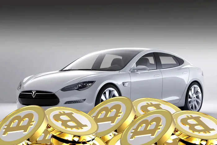 Automobil electric Tesla S moneda BitCoin