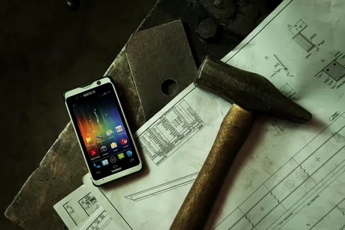 Smartphone rezistent-Nautiz-X1-rugged-enterprise-smartphone-gorilla-glass