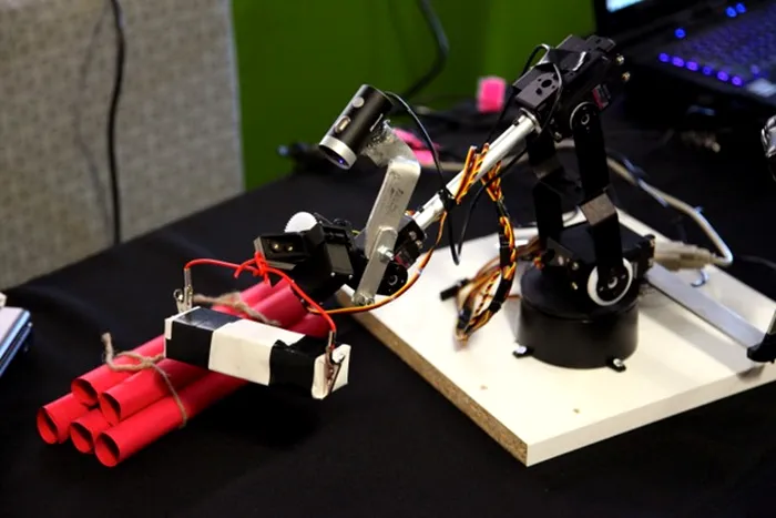 leap motion dezamorseaza bombe