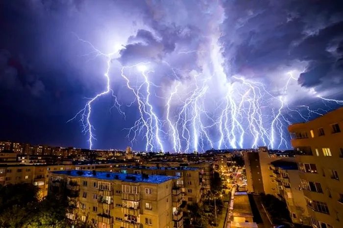 Furtuna fulgere Bucuresti