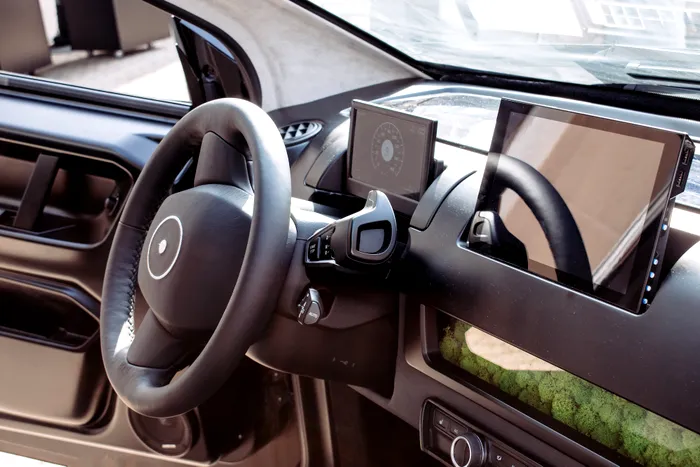 masina cu panouri solare sono motors sion