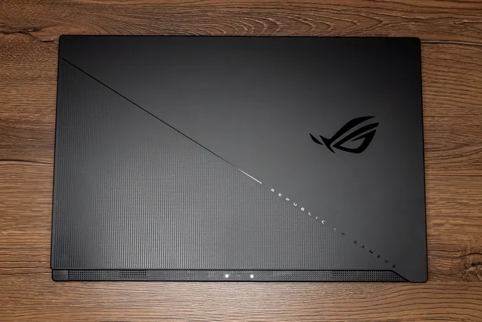 ROG Zephyrus S17 (GX703)