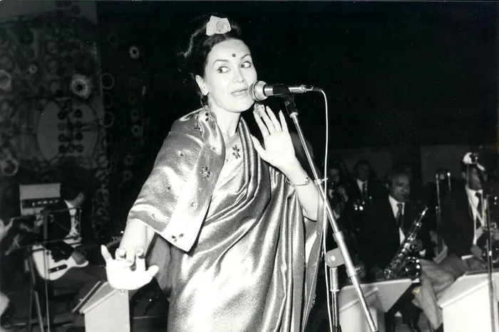 narghita-cantareata-indian-poveste-de-viata