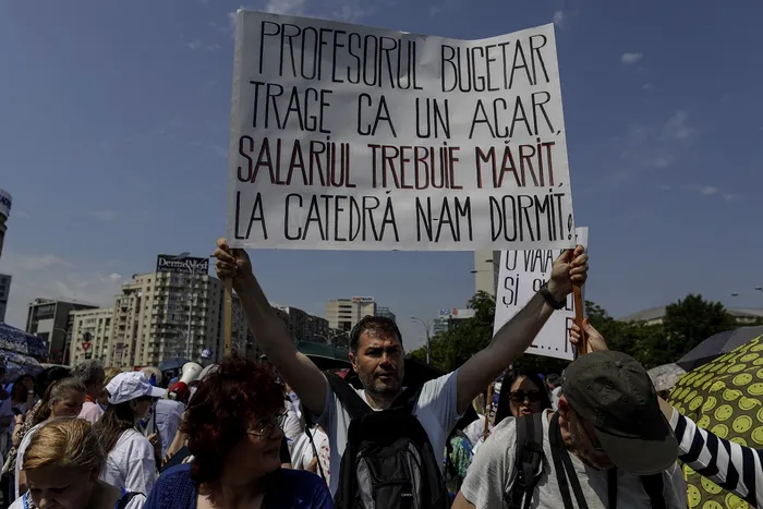Protest al profesorilor în Capitala, in cea de-a patra zi de grevă. Peste 15.000 de cadre didactice, asteptate în Piata Victoriei 