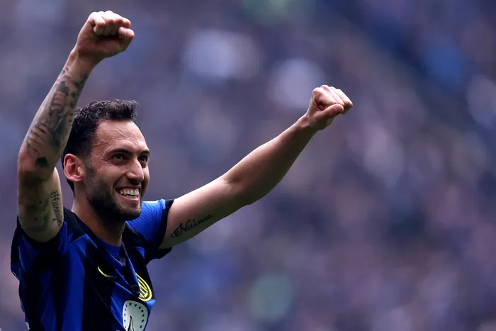 Vedeta lui Inter l-a sunat pe antrenorul FCSB-ului după ce italienii au celebrat titlul pe o manea românească: ”Îl faci milionar pe interpret”