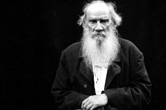 Lev Tolstoi este considerat unul dintre cei mai importanți romancieri ai lumii.