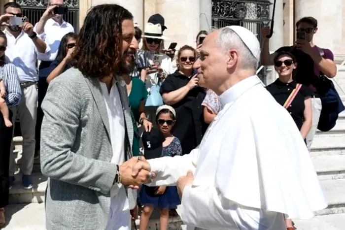 Papa Leon si Jonathan Roumie - Vatican