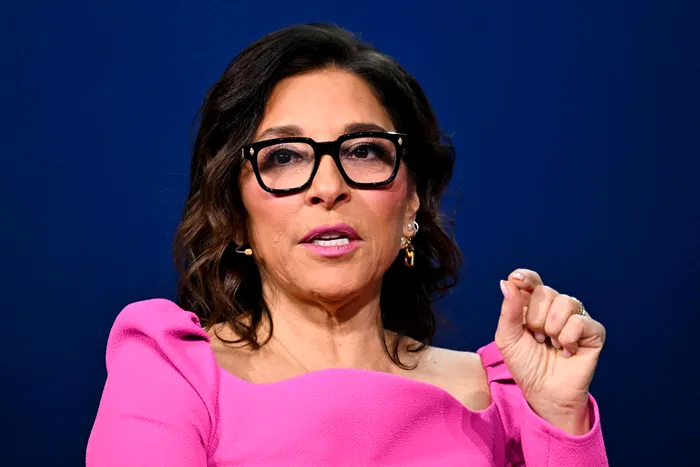 Linda Yaccarino vorbește pe scena Consumer Electronics Show din Las Vegas, în data de 7 ianuarie