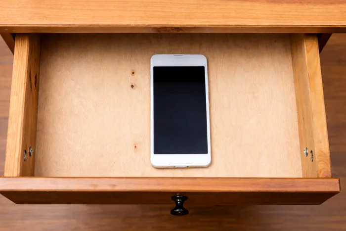 De ce sa nu tii telefonul vechi in sertar