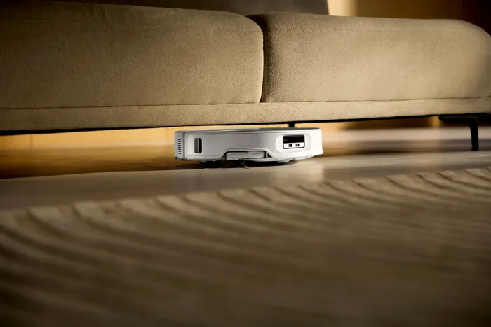 Roborock Qrevo EdgeT se strecoară unde mulți nu pot