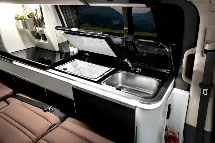 Hyundai EV Camper are și o chicinetă