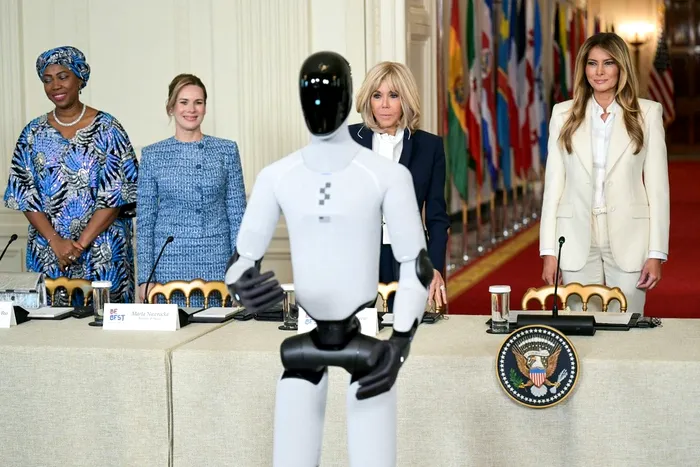Melania Trump si Robot AI Casa Alba 1