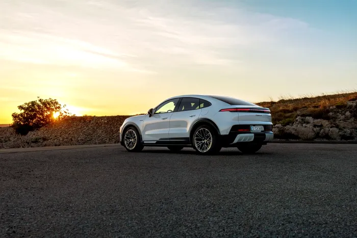 Porsche Cayenne Coupe Electric - laterală