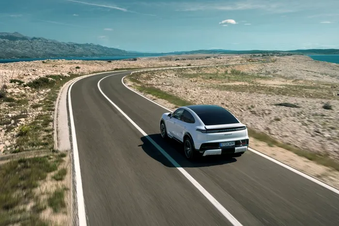 Porsche Cayenne Coupe Electric - în trafic