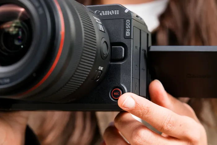 Canon lansează EOS R6 V (4)