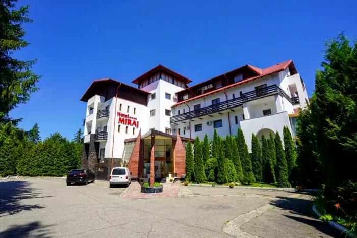 Hotel cu restaurant, sală de conferințe și spa, scos la vânzare