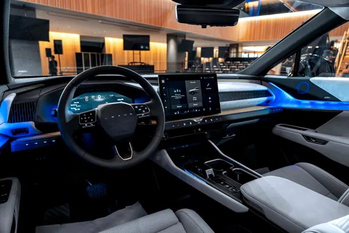Lexus-TZ-interior