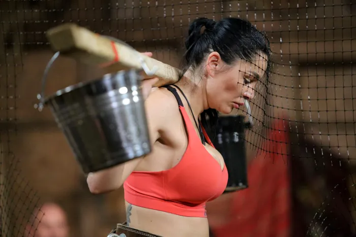 Brigitte Sfăt, la duel