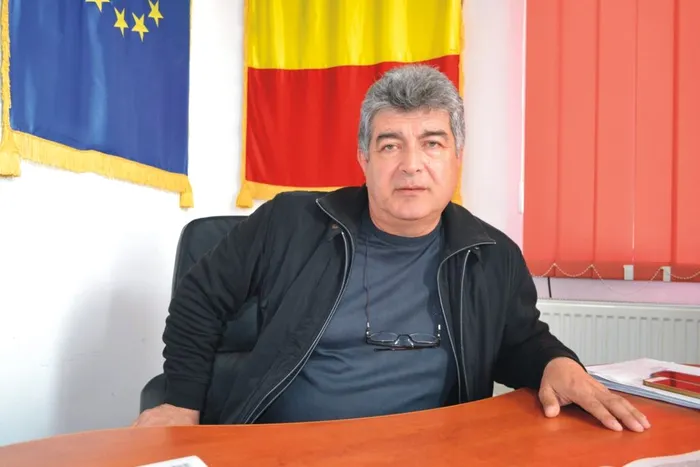 Cine este, de fapt, noul primar din Fierbinți. Demis pentru că era condamnat, s-a întors la Primărie