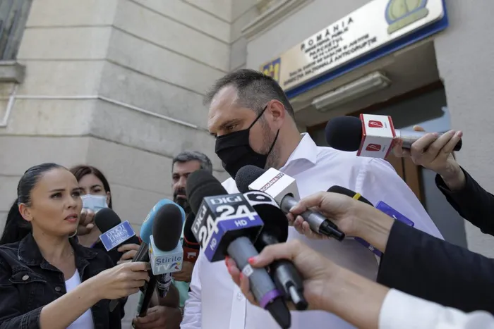 Cine este, de fapt, Cristian Zărescu, cel care l-a înregistrat pe Nicușor Dan