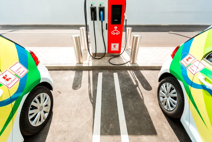 Prețurile carburanților auto, în ușoară scădere