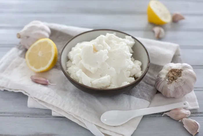 Aceasta este reţeta celui mai bun sos libanez de usturoi. Nici în restaurante nu găseşti aşa ceva