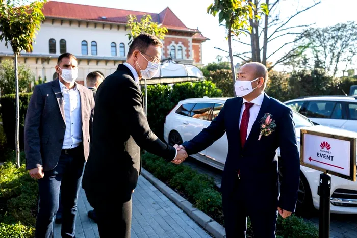 Ungurii iau iar fața României. Ce fac chinezii de la Huawei acum în Budapesta