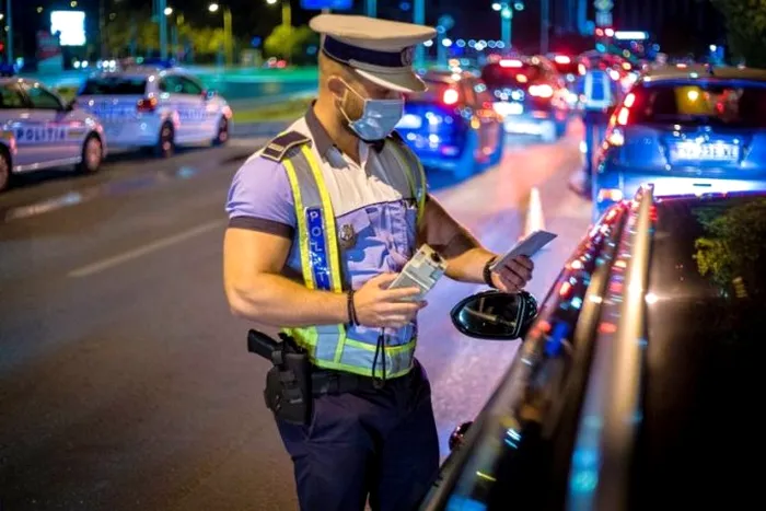 Polițiștii, dând amenzi în timpul nopții
