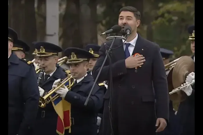Cine a cântat Imnul Național la parada de 1 Decembrie. Este fiul unui lăutar cunoscut