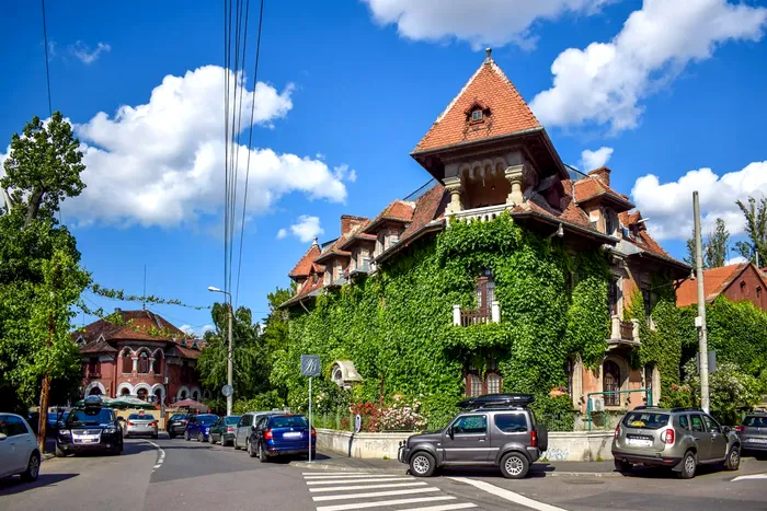 Blocul din inima Capitalei în formă de vapor. Aspectul său e spectaculos, are peste 80 de ani