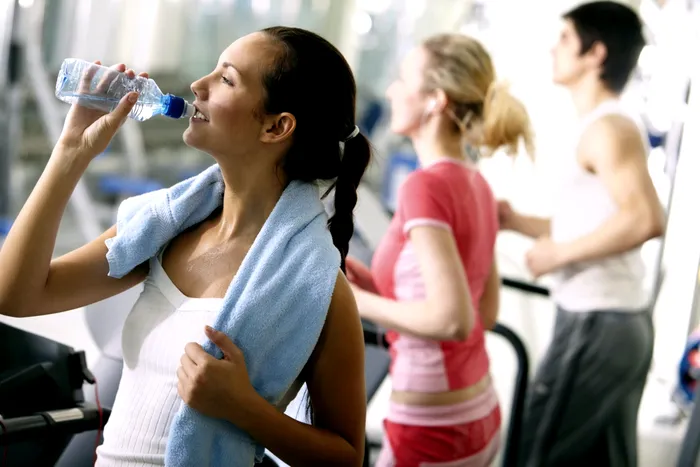 Asta e apa recomandată de medici să o bem vara „La temperatura camerei sau ușor mai rece”