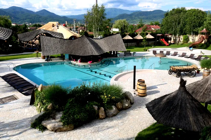 Bali de România, locul unic care face furori printre români. E un adevărat paradis cu piscine infinity ca în filme