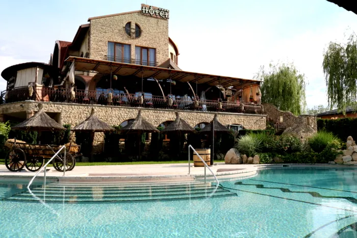 Bali de România, locul unic care face furori printre români. E un adevărat paradis cu piscine infinity ca în filme