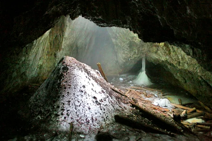 Se află în România și puțini știu de frumusețea lui rară