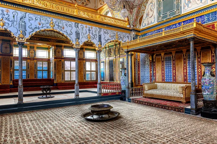 Cât costă intrarea la Palatul Topkapı din Istanbul. Românii care l-au vizitat spun că este o capodoperă și merită să îl vezi cel puțin o dată în viață