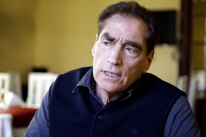 Ce a ajuns să facă Petre Roman pentru bani, la 78 de ani. Pensia uriașă pe care o încasează de la statul român