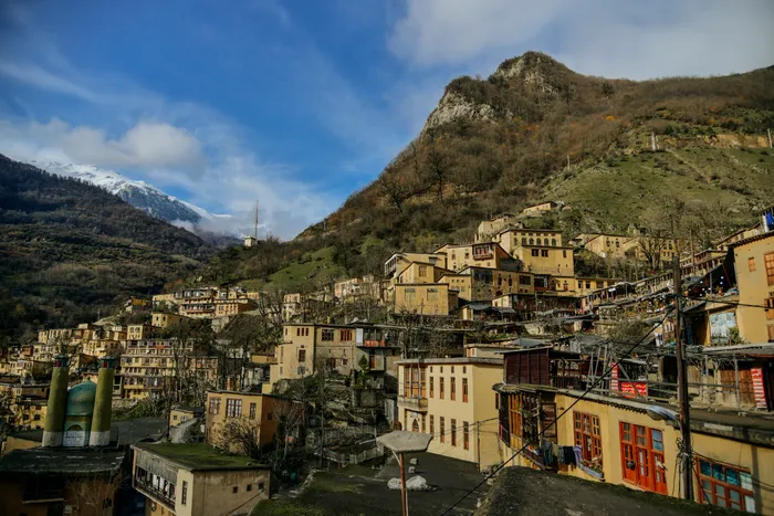 Singurul oraș din lume unde poți merge pe acoperișurile caselor. Aici locuiesc doar 564 de oameni