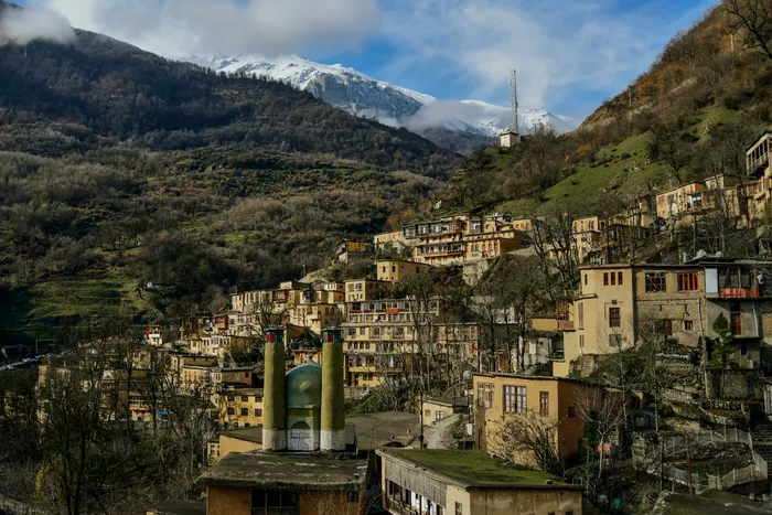 Singurul oraș din lume unde poți merge pe acoperișurile caselor. Aici locuiesc doar 564 de oameni