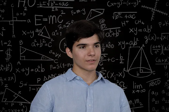 Un român de 18 ani este considerat cel mai bun la matematică din lume. Cine este Pavel Ciurea, tânărul medaliat cu două medalii de aur consecutive