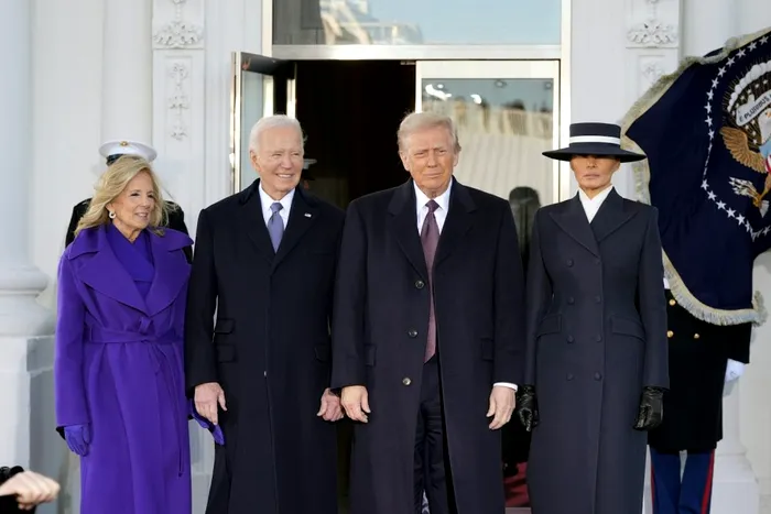 Melania si Donald Trump, intampinati de Jill si Joe Biden la Casa Alba, in ziua investirii presedintelui american