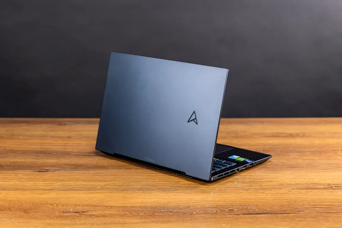 Capac - ASUS Zenbook Pro 14 OLED UX6404V