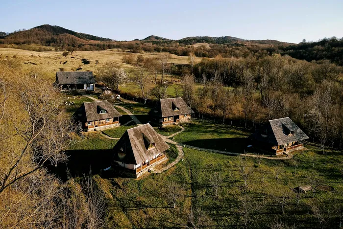 satul-albastru-romania-maramures
