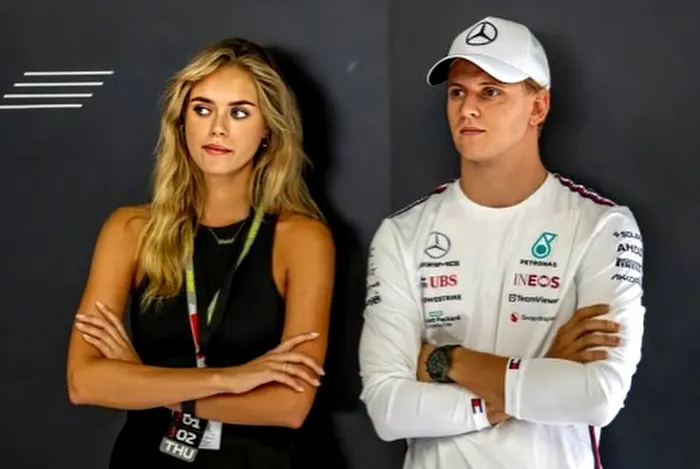 Michael Schumacher ar putea să aibă o a doua apariție publică după nunta fiicei sale. Noi detalii despre cum comunică fostul pilot cu familia sa