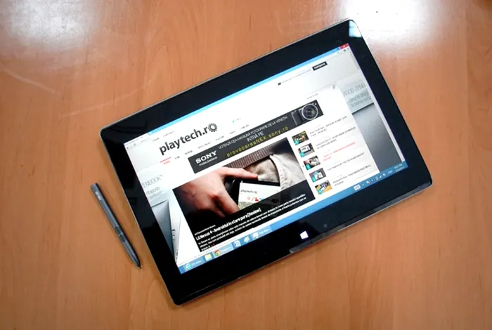 ASUS Taichi 31 ultrabook hibrid tableta si stylus